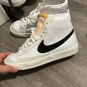 Nike Blazer Mid ‘77 Sneakers